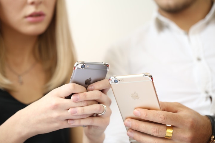 Rmour: Handcrafted silver case for your iPhone 6 family gallery image