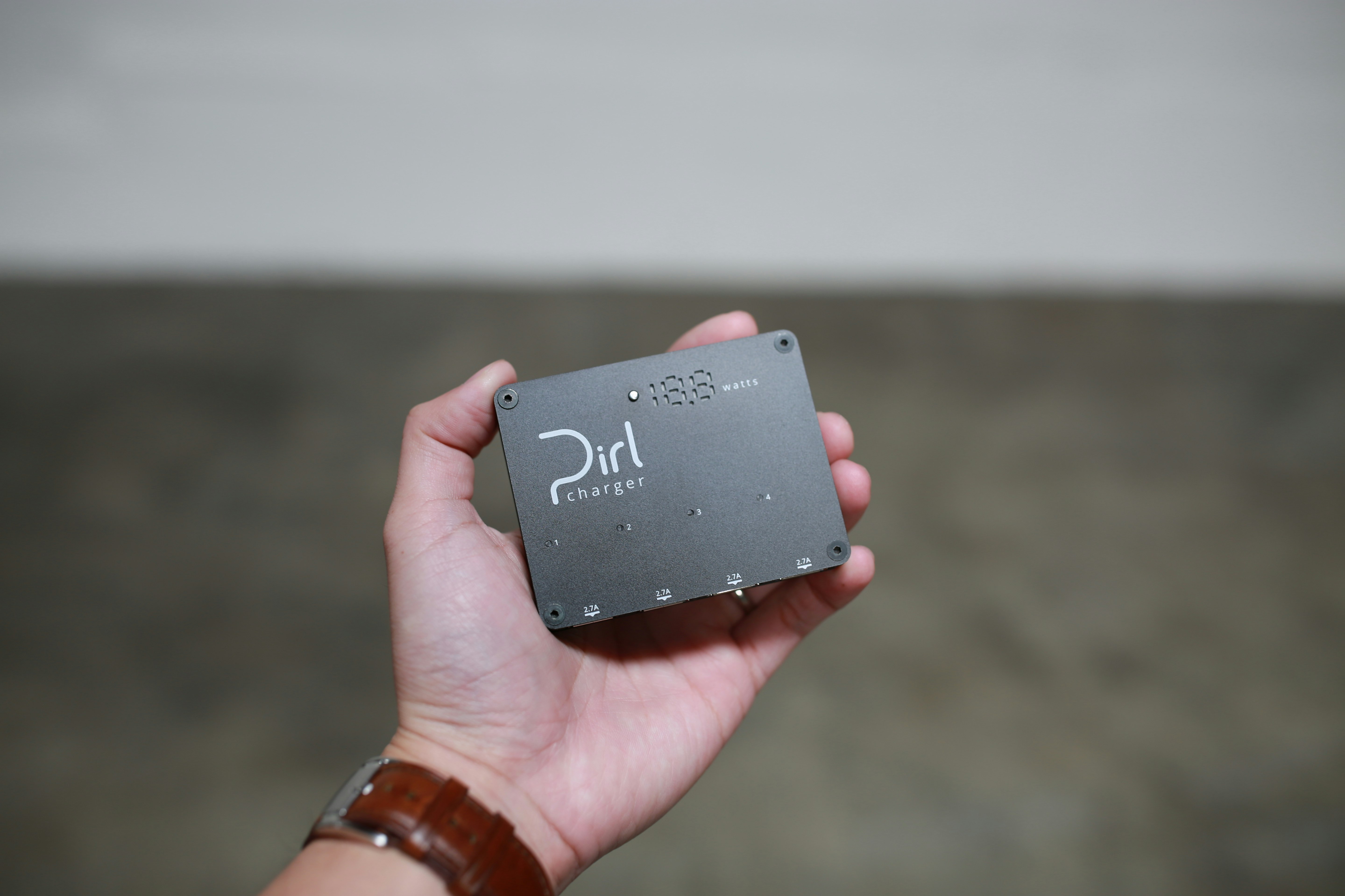 Pirl Charger gallery image