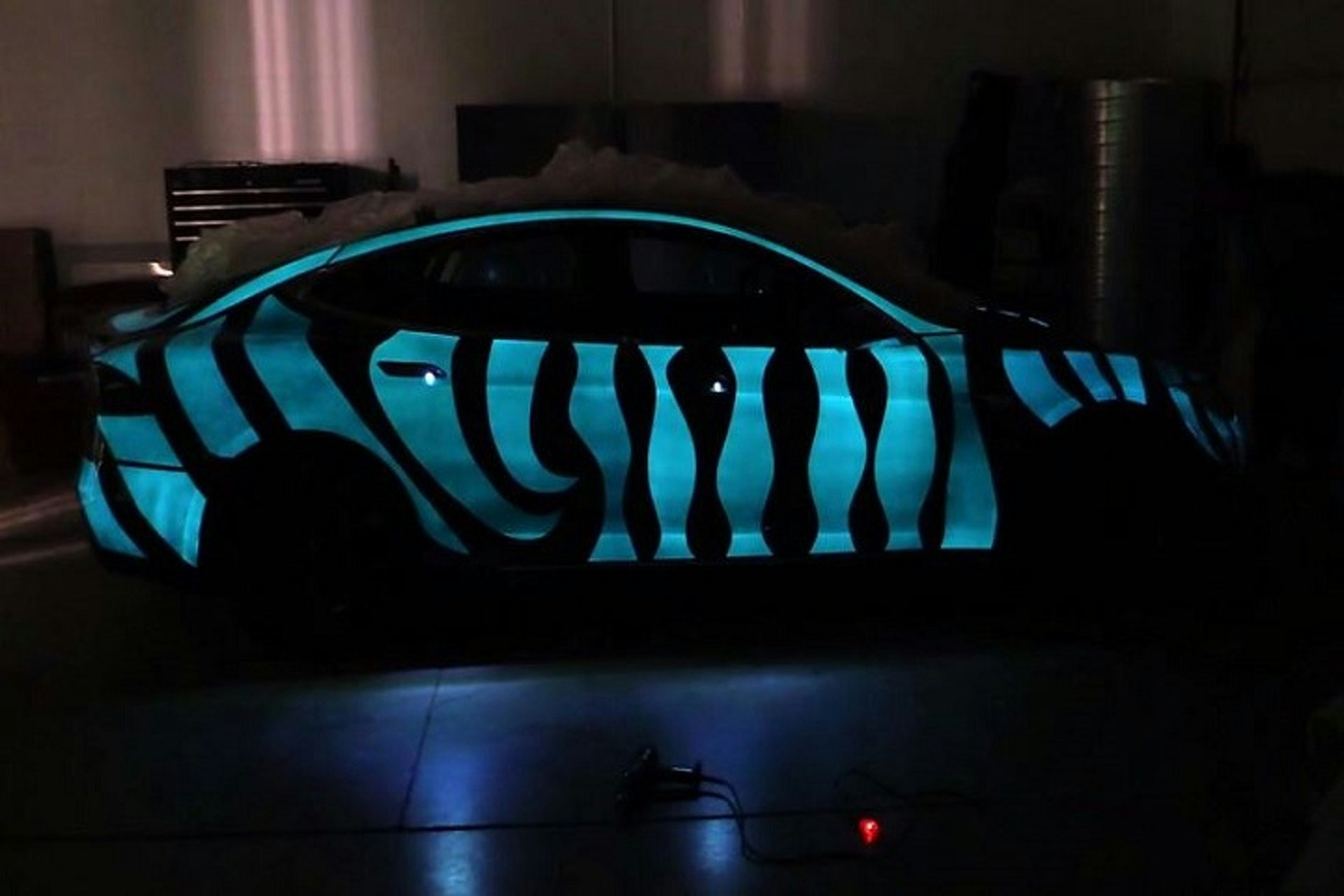Glow in the dark powder TAT 33 gallery image