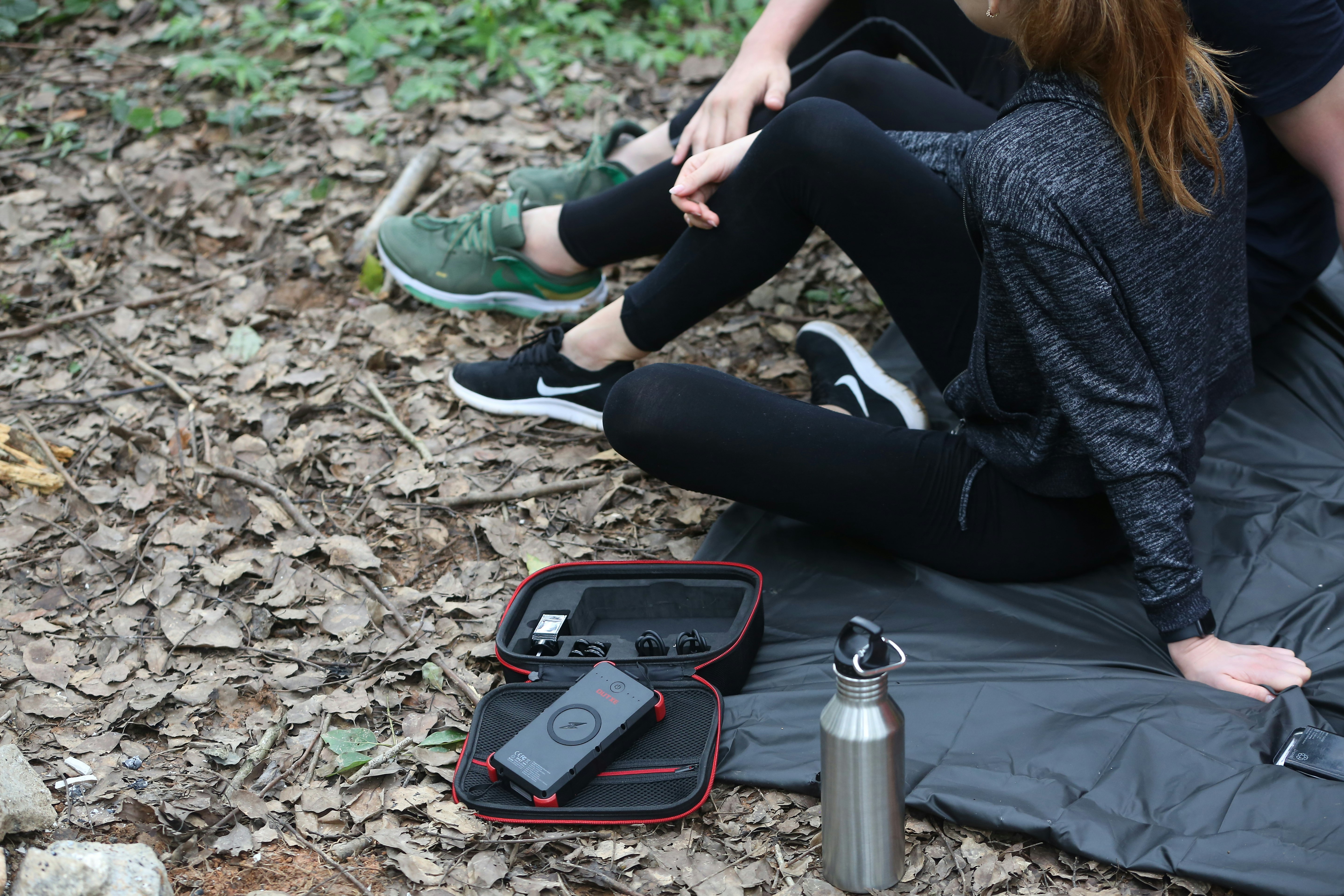 OUTXE W20 IP67 Wireless Solar Power Bank gallery image