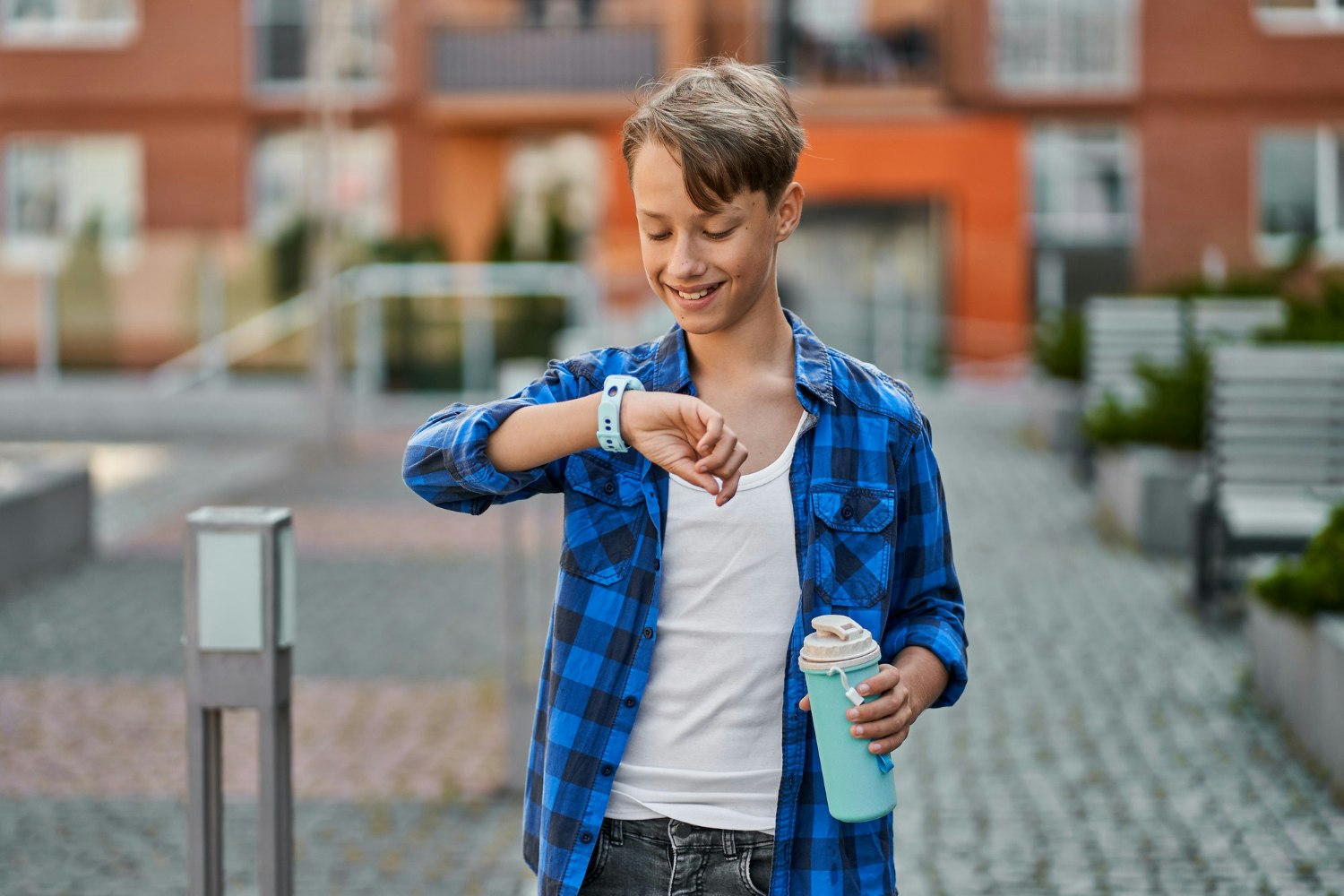Kids wear smartwatches gallery image