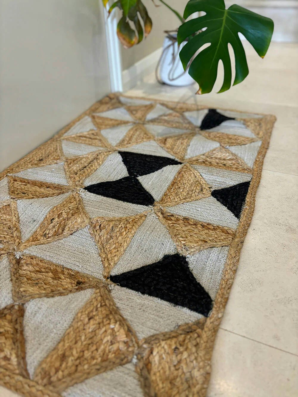 Holi Cotton Jute Prism Rug Prism - ความสง่างามไร้กาลเวลาและความสะดวกสบายตามธรรมชาติ media 2