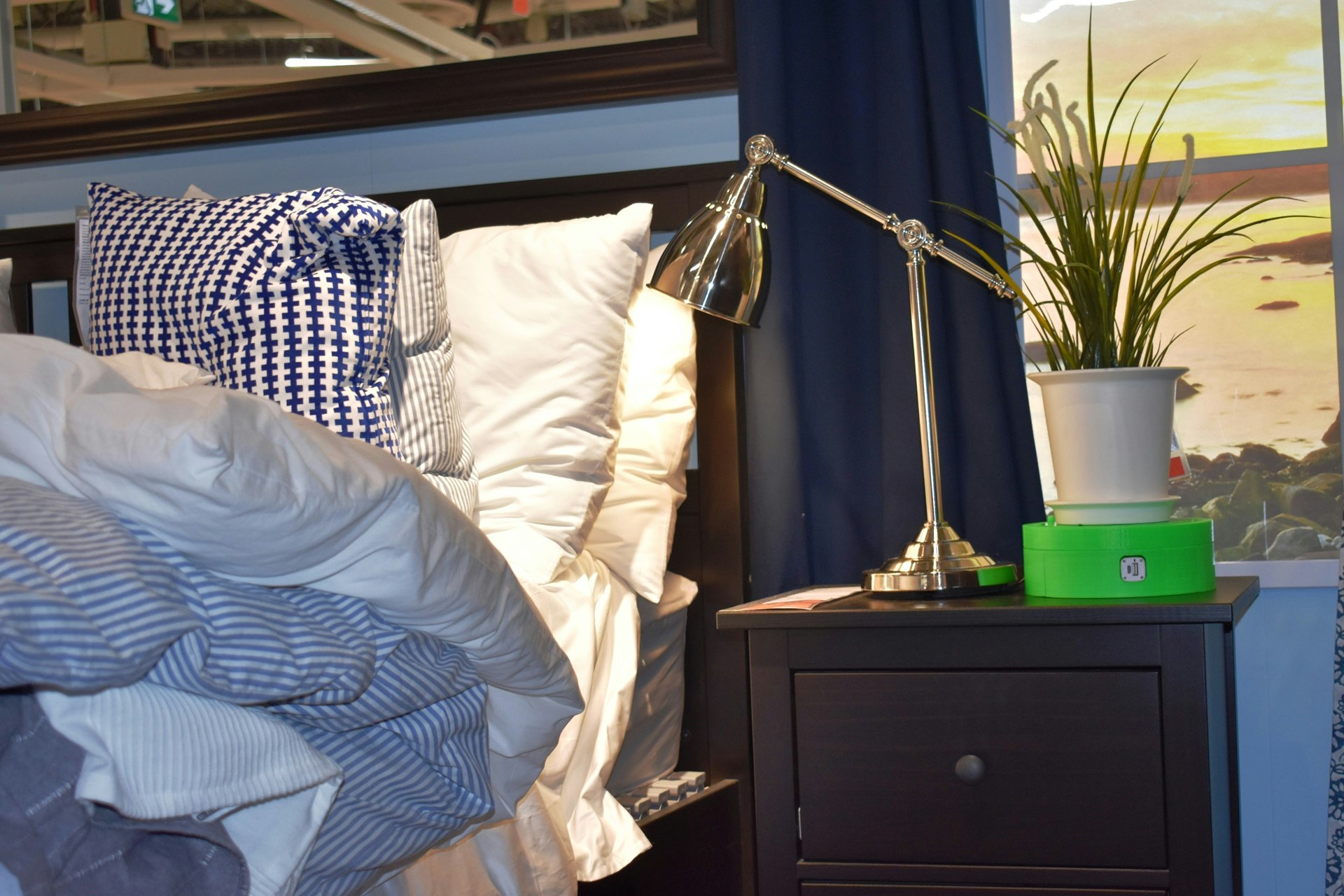 Goldoon: Smart Self-watering Planter gallery image