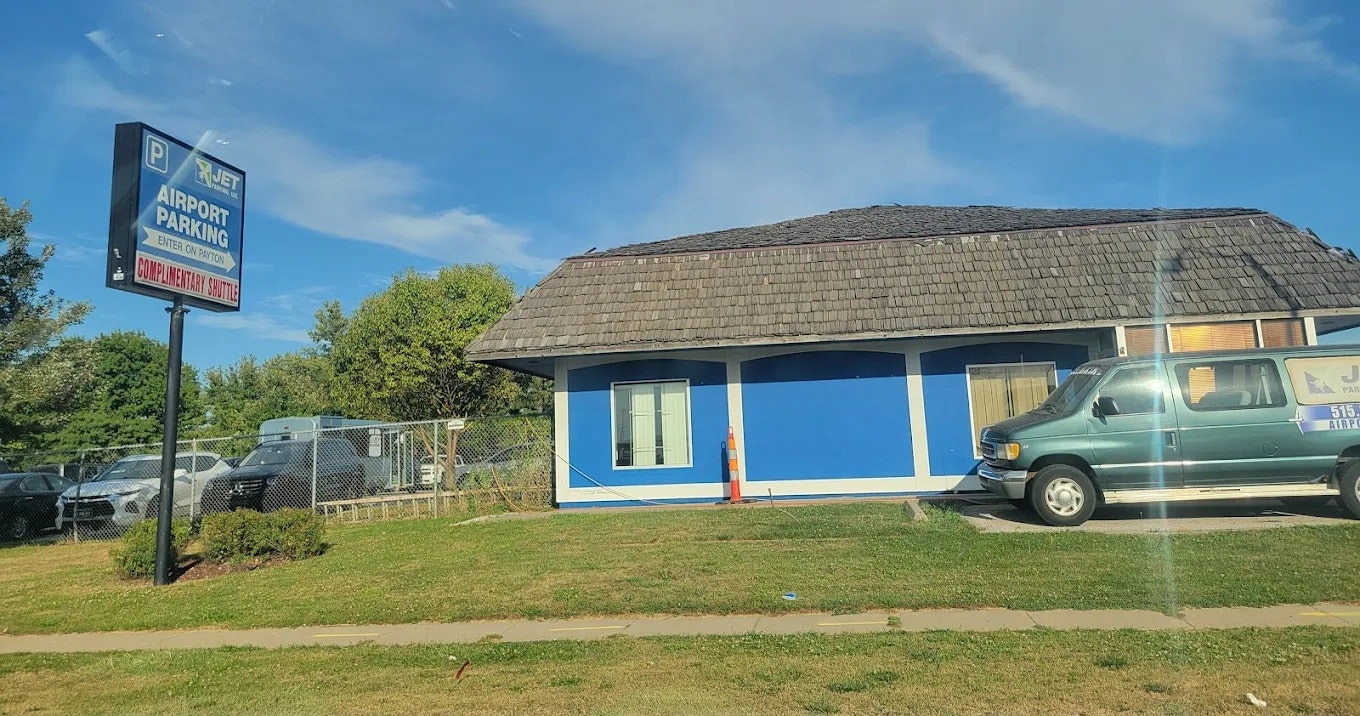 Jet Parking - Des Moines Airport Parking - Main product screenshot demonstrating key features and user interface