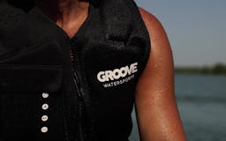 Groove Vest media 3