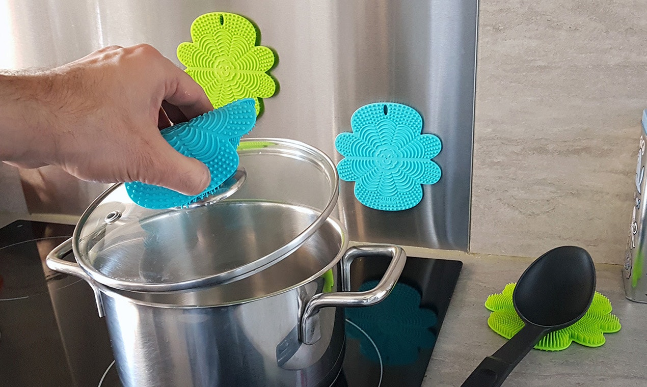 SCRUBBIO 8-in-1: The Eco Magnetic Brush gallery image