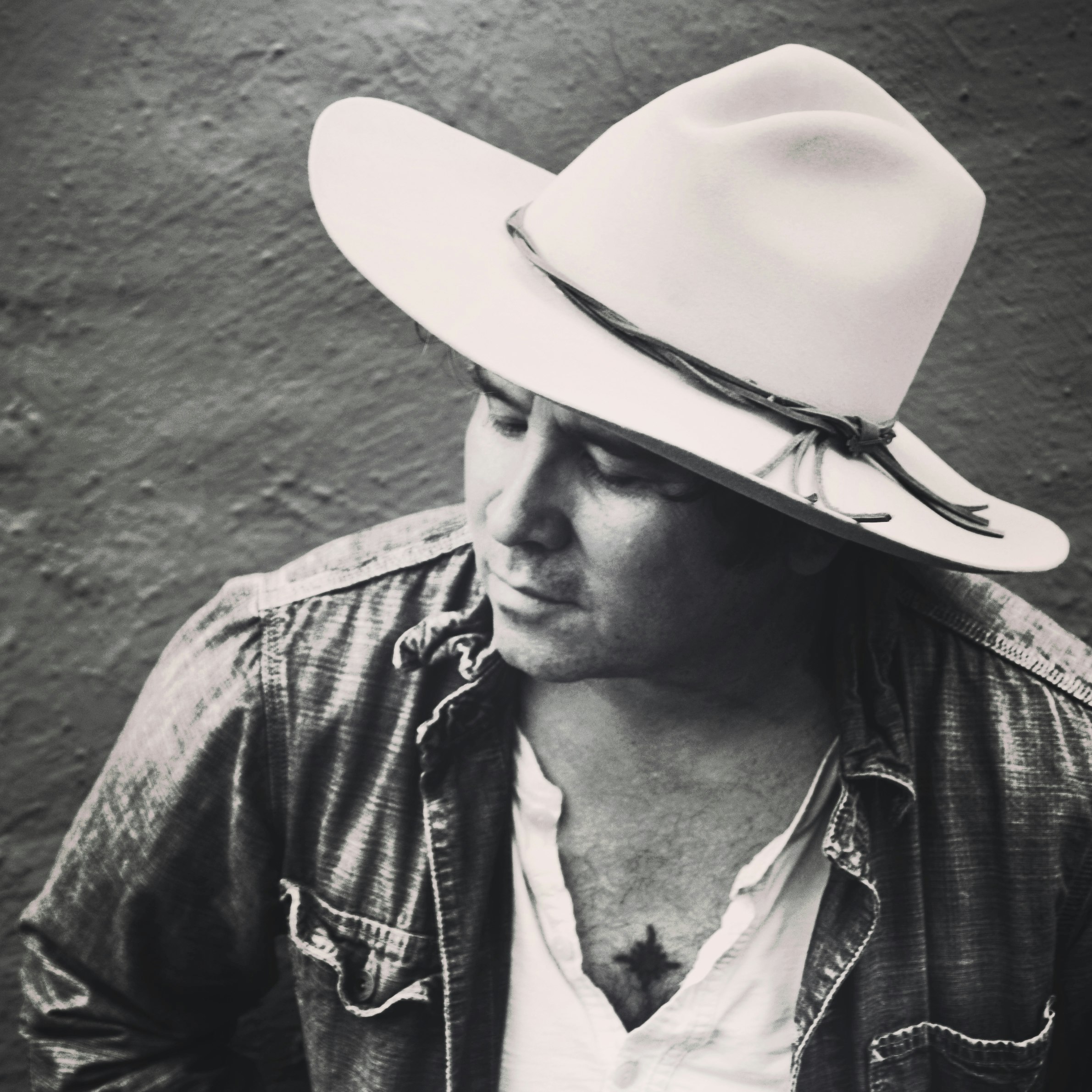 Raised On The Radio: Episode 15 - Grant-Lee Phillips, Midnight Pilot and Actual Wolf gallery image