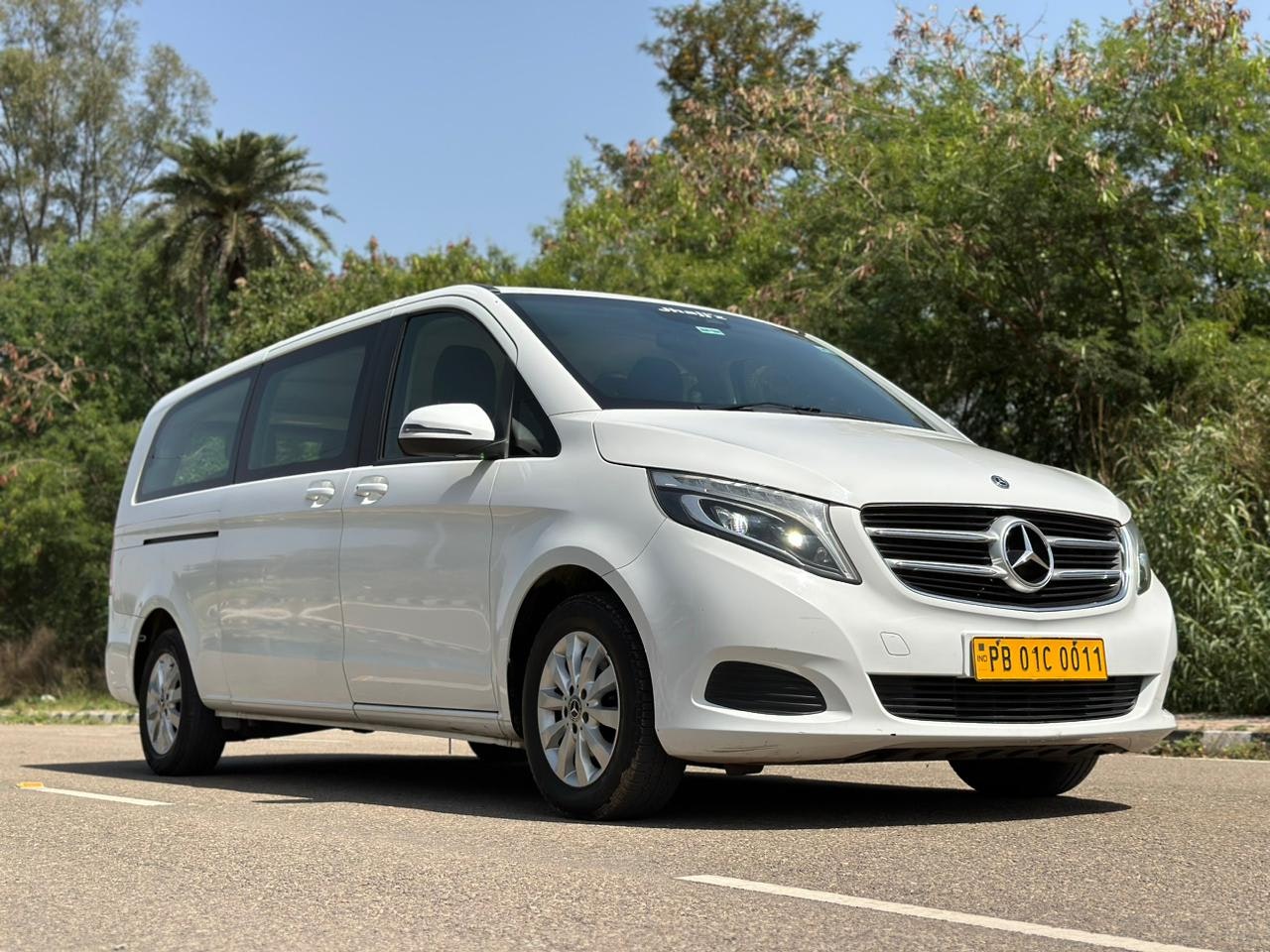 Agenzia di noleggio auto e allenatori - Auto di lusso e allenatori in affitto a Chandigarh media 4