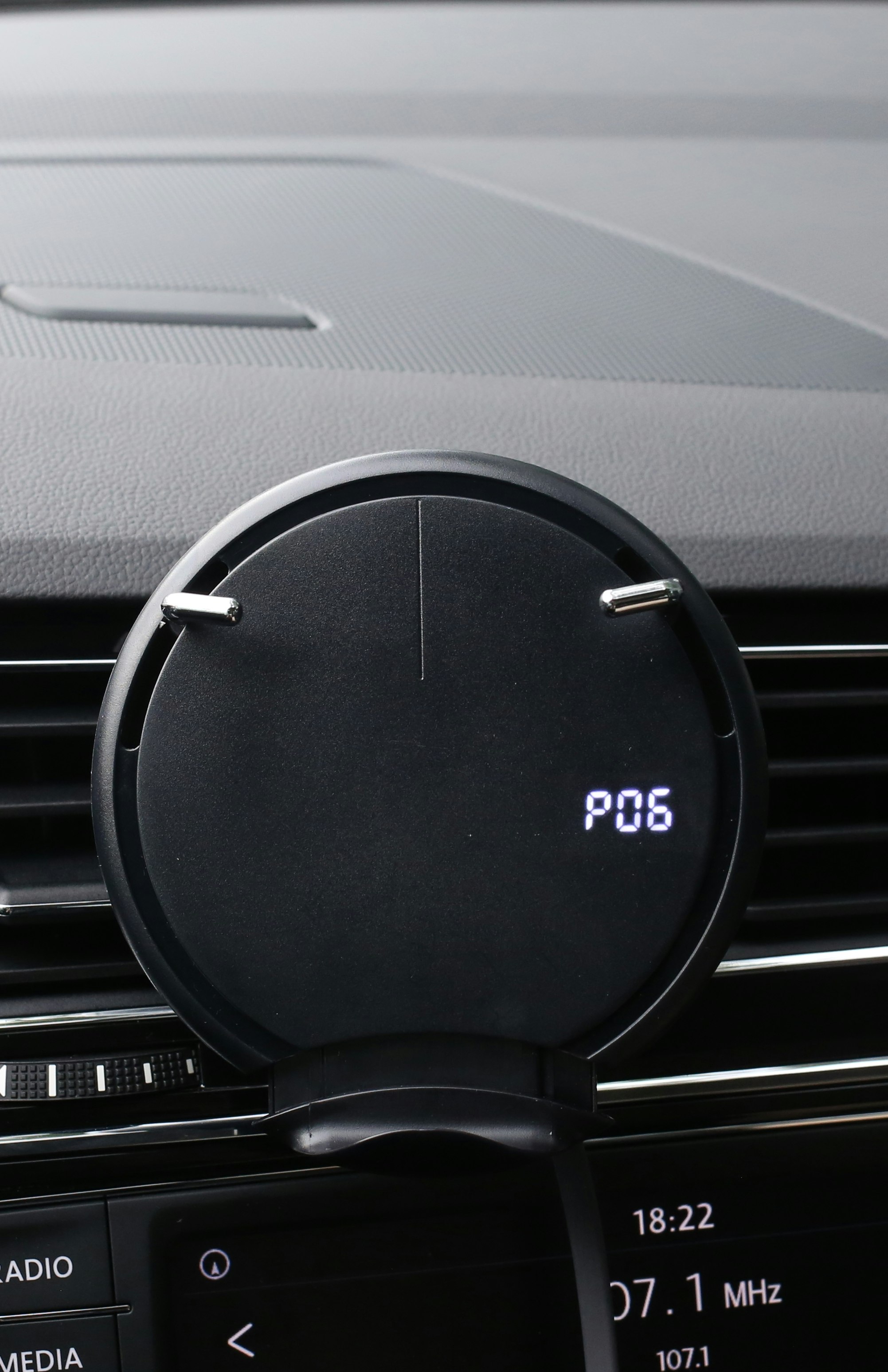 Qi wireless charger car mount POWER CLIPAD