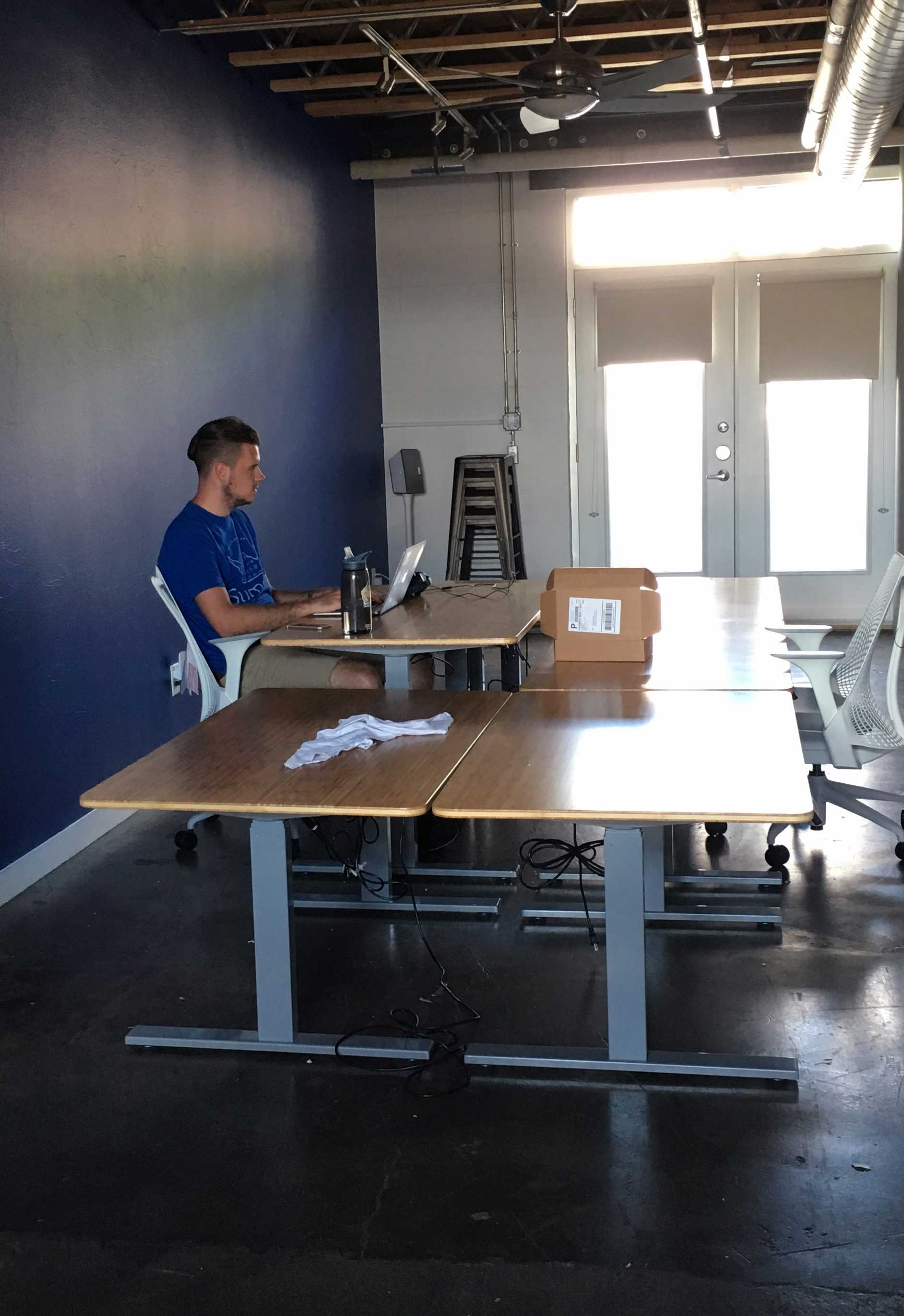 Autonomous SittoStand Desk 299 Electric height adjustable standing