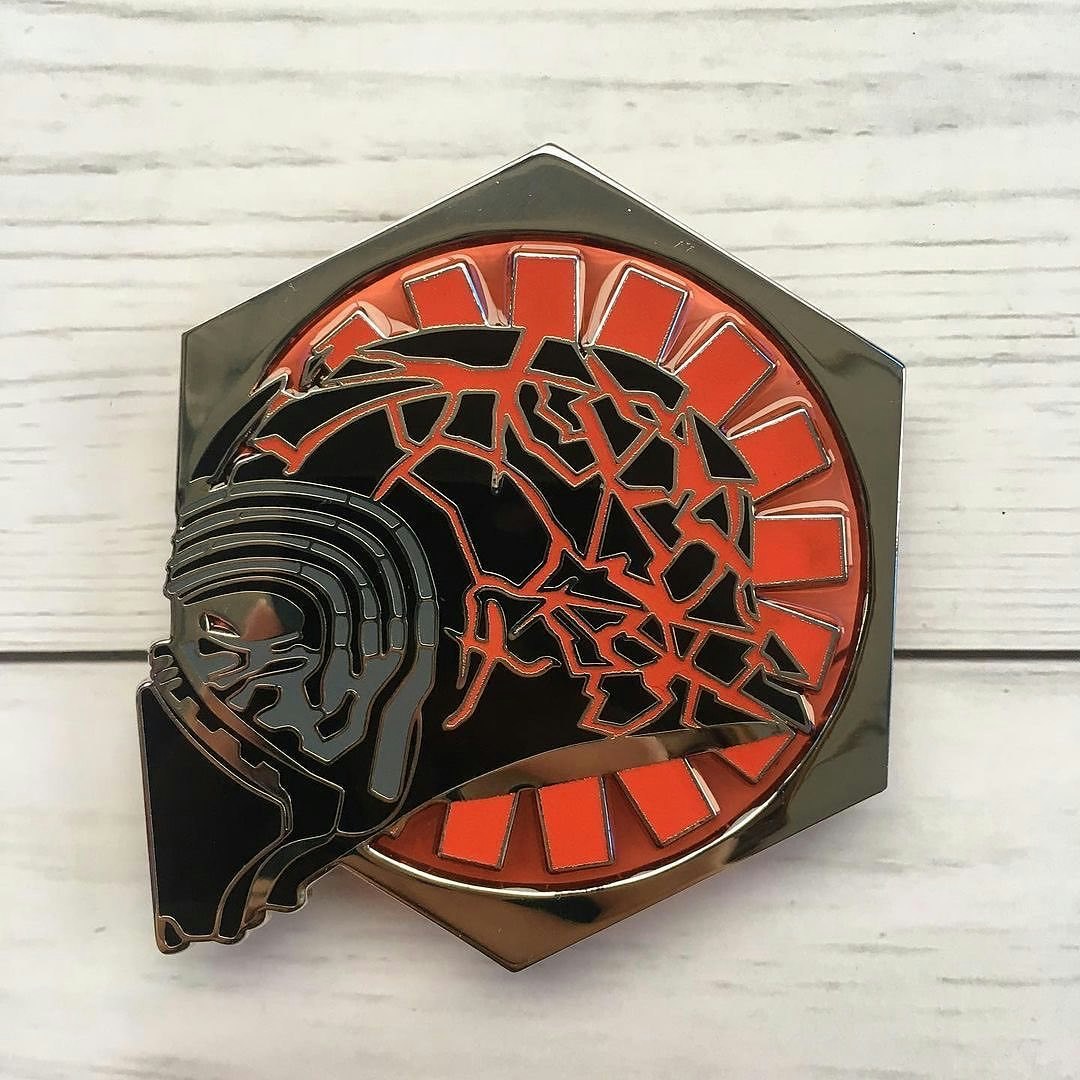 Fabbrica di perni del bavaglio personalizzato - FactoryPin - Produttore di perni personalizzati e produttore di perni media 9