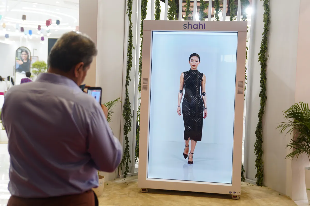 HoloBox 3D Holographic Display gallery image
