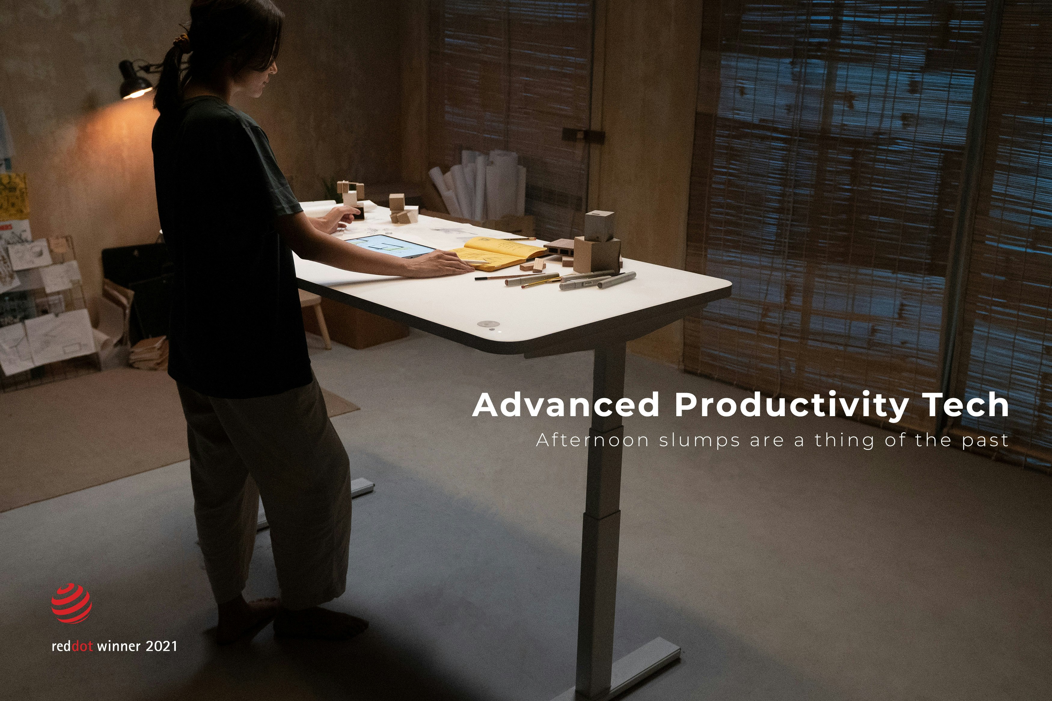 Houtskool bureau - Bekroonde staande bureau die de productiviteit verhoogt media 3
