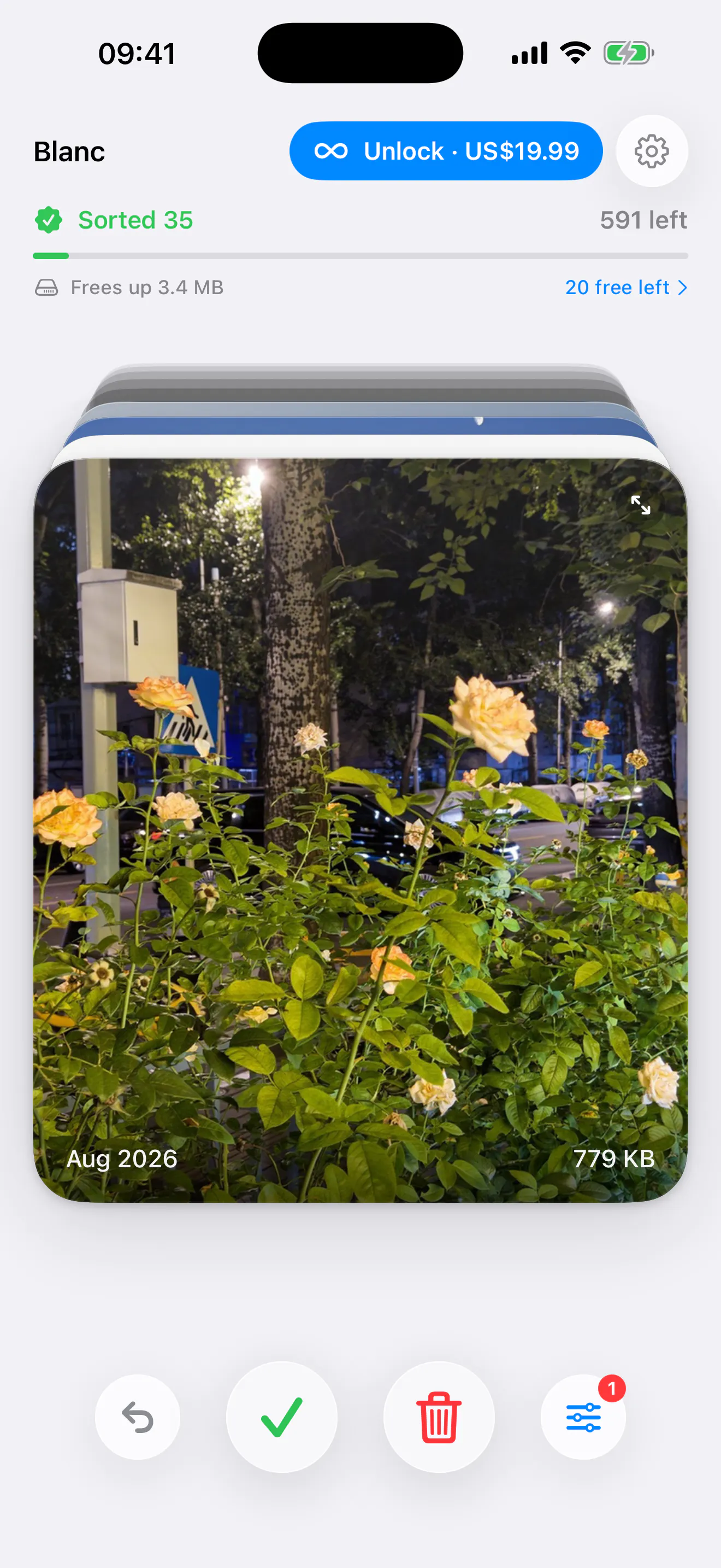 Blanc gallery image
