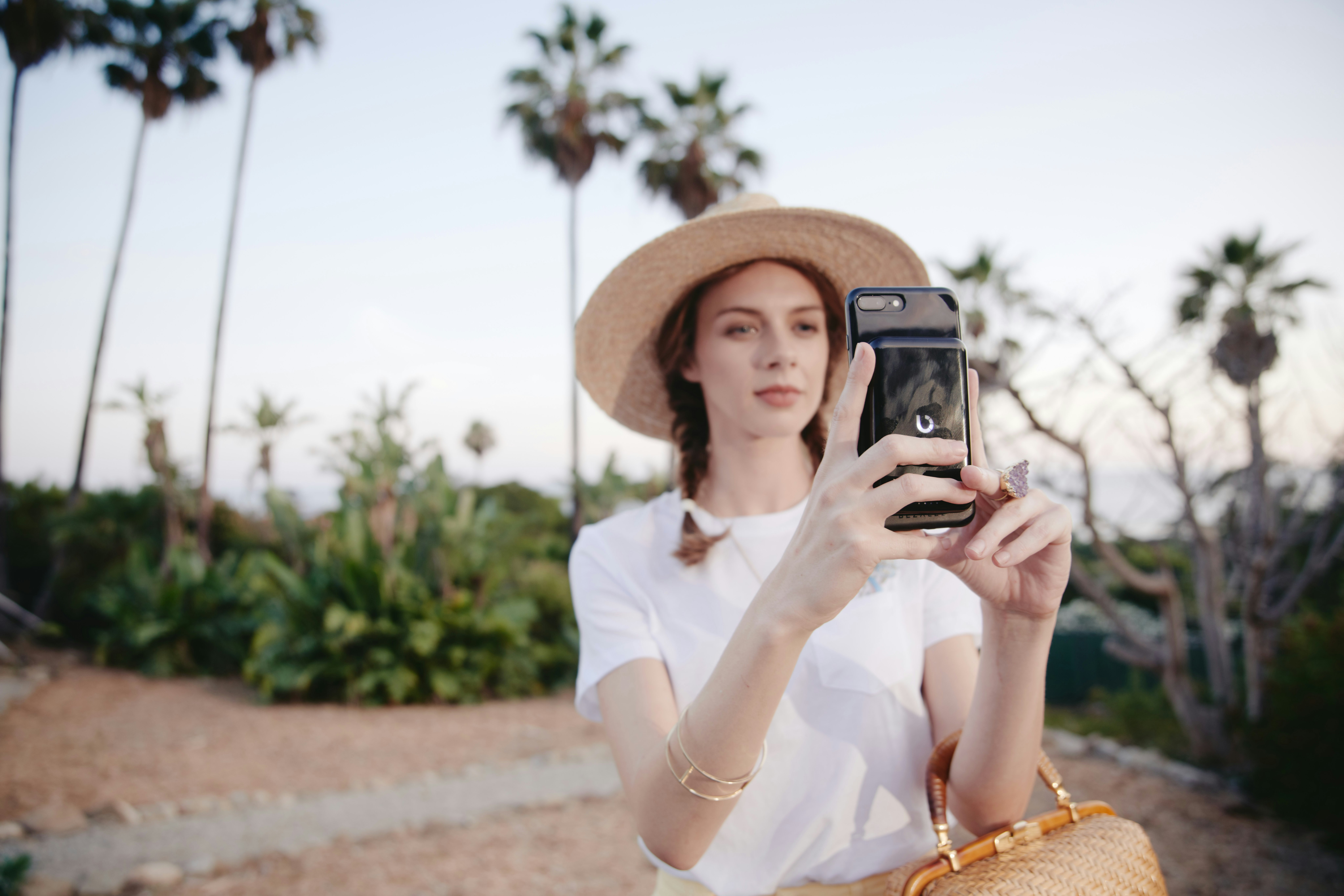 Prelude Qi Wireless Portable Charger gallery image