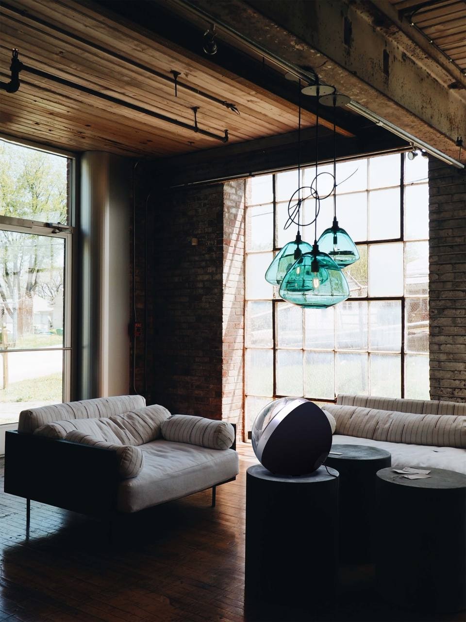 Van der Waals Speaker with Visualizer gallery image