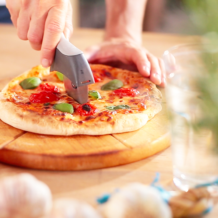 IRONATE - Perfect "No oven" pizza in 3 minutes. gallery image