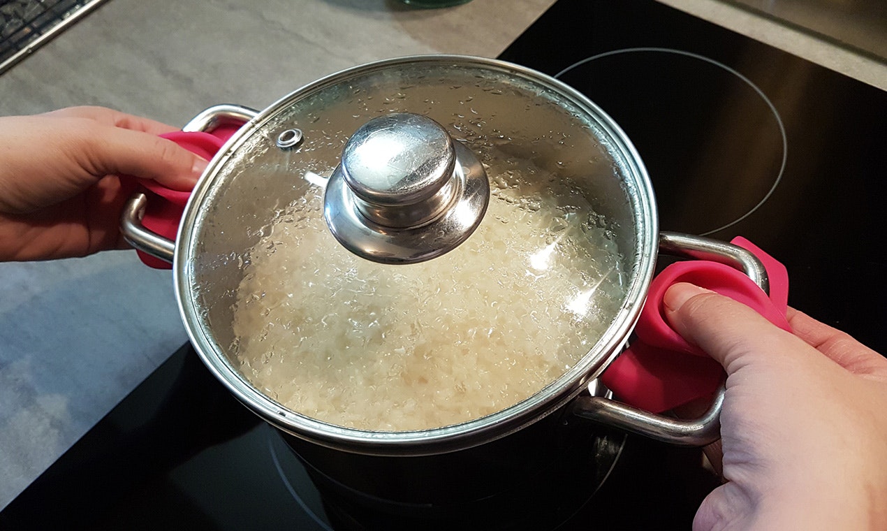 MEOMITT : The Magic Ergonomic Oven Mitt gallery image