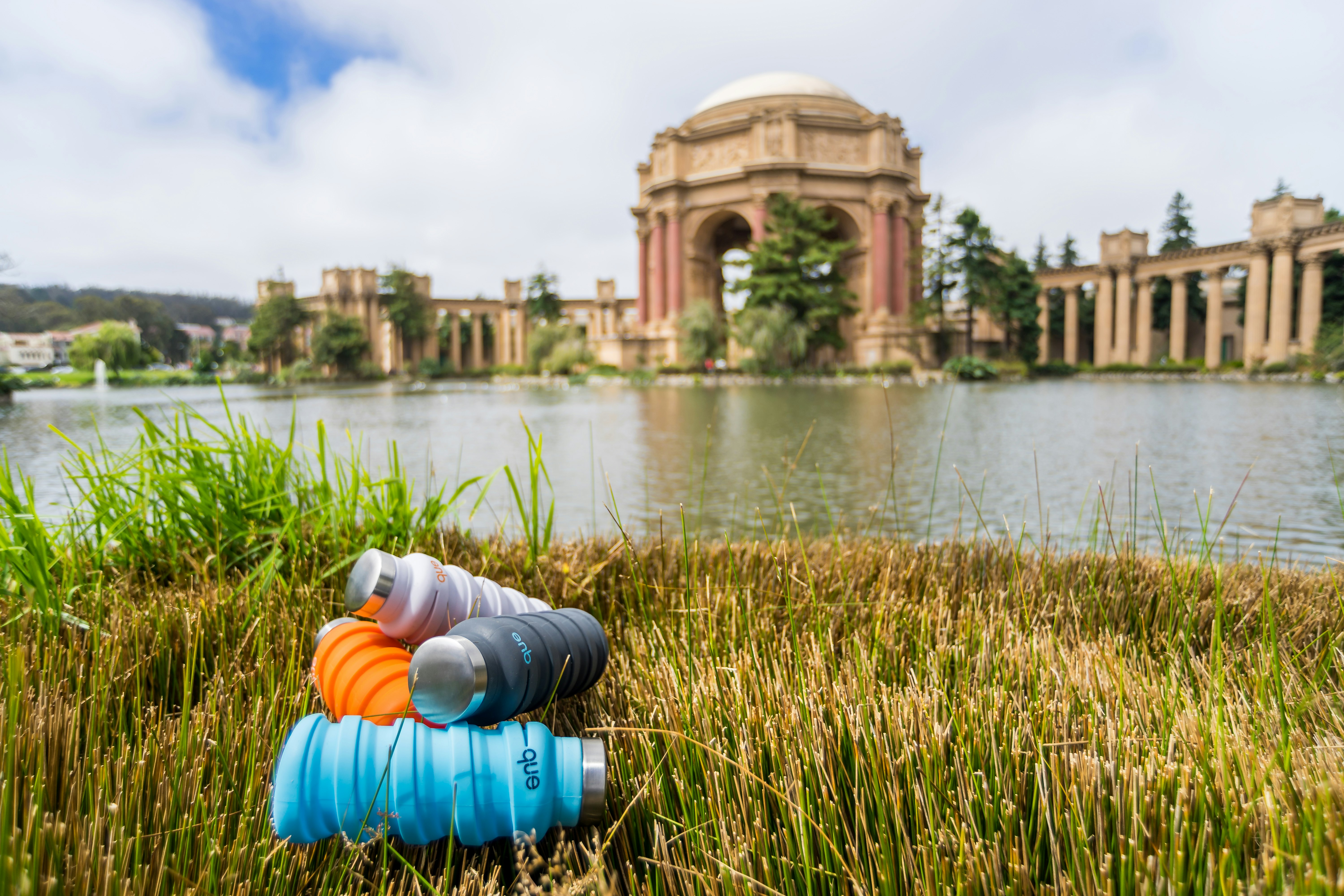 que Bottle gallery image