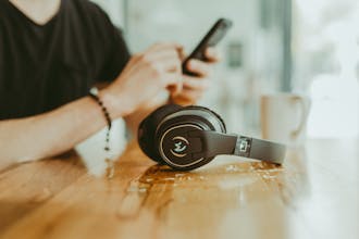 E-Clip™: Wireless High Fidelity Headphones with AirPlay 2 gallery image