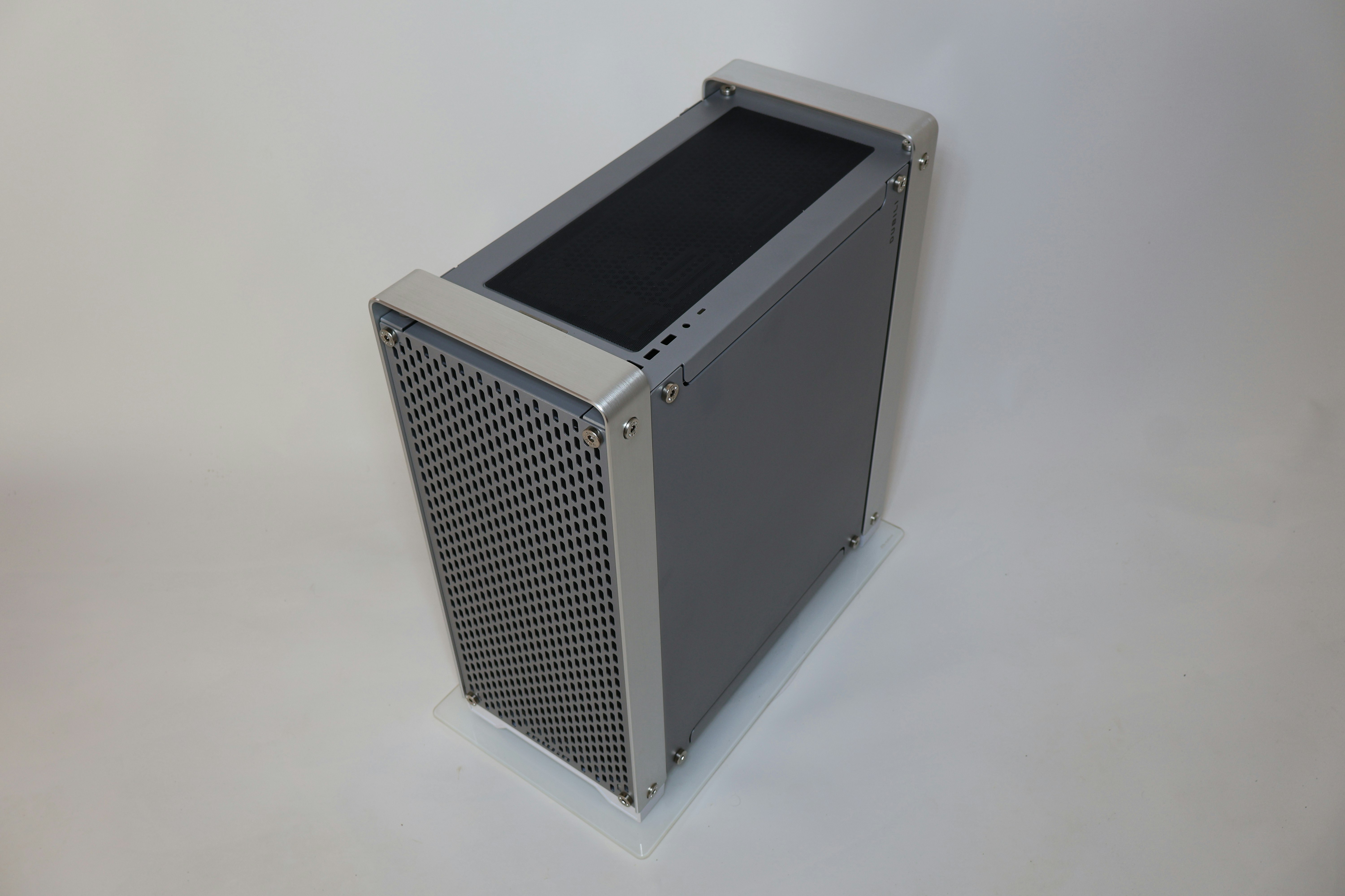 High-end desktop supercomputers for AI gallery image