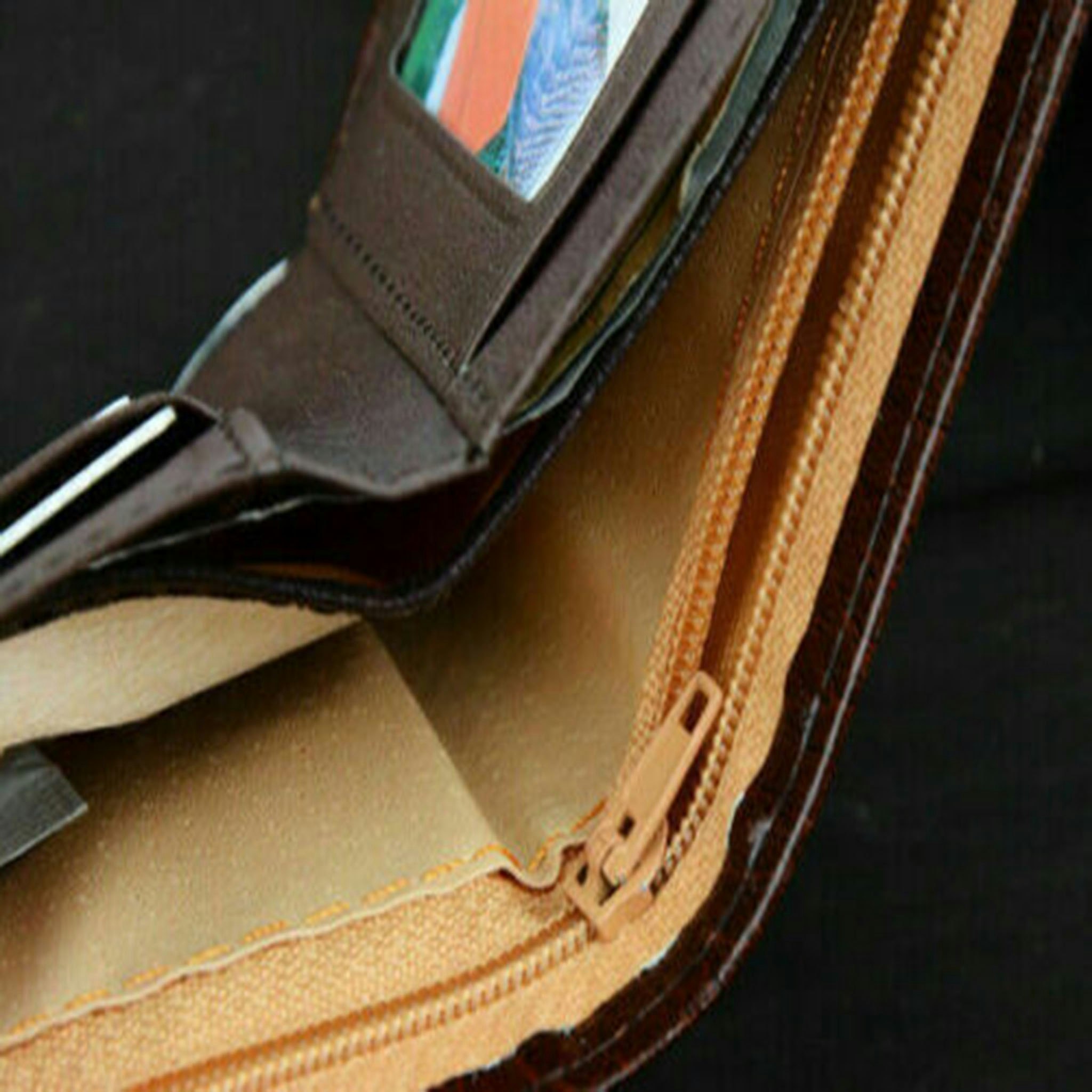 Mientras que la billetera del bifold media 4