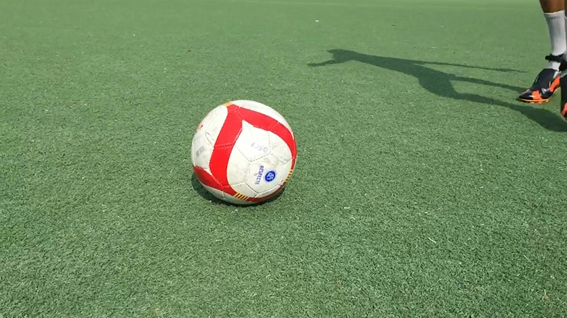 APS21  PANTHERA. Football kicks, on stand still. Shoe Performance gallery image