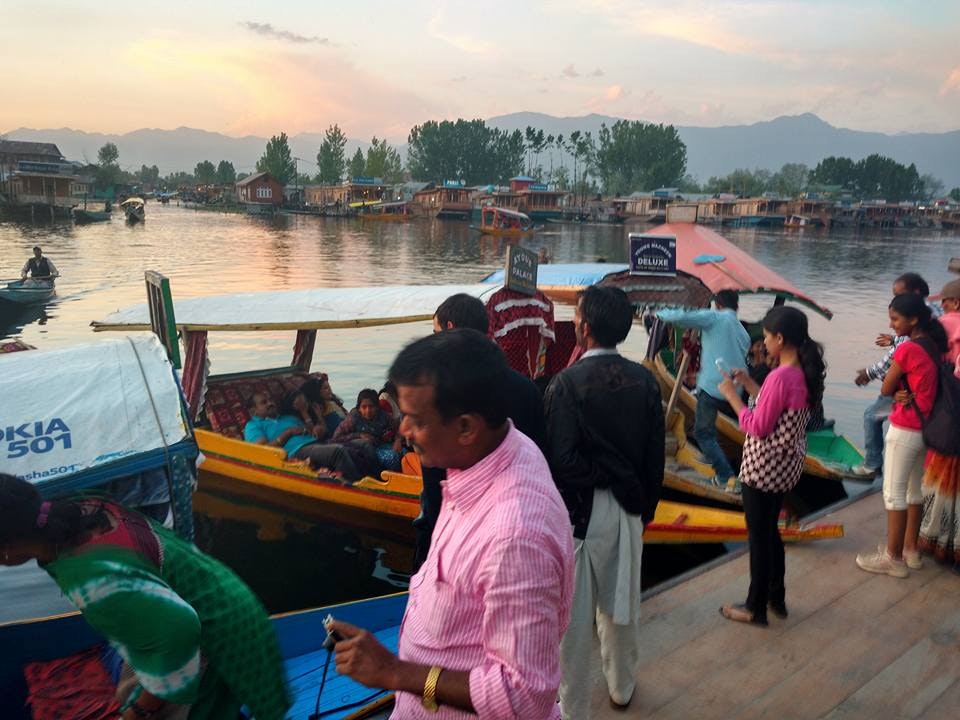 kashmir tour packages gallery image