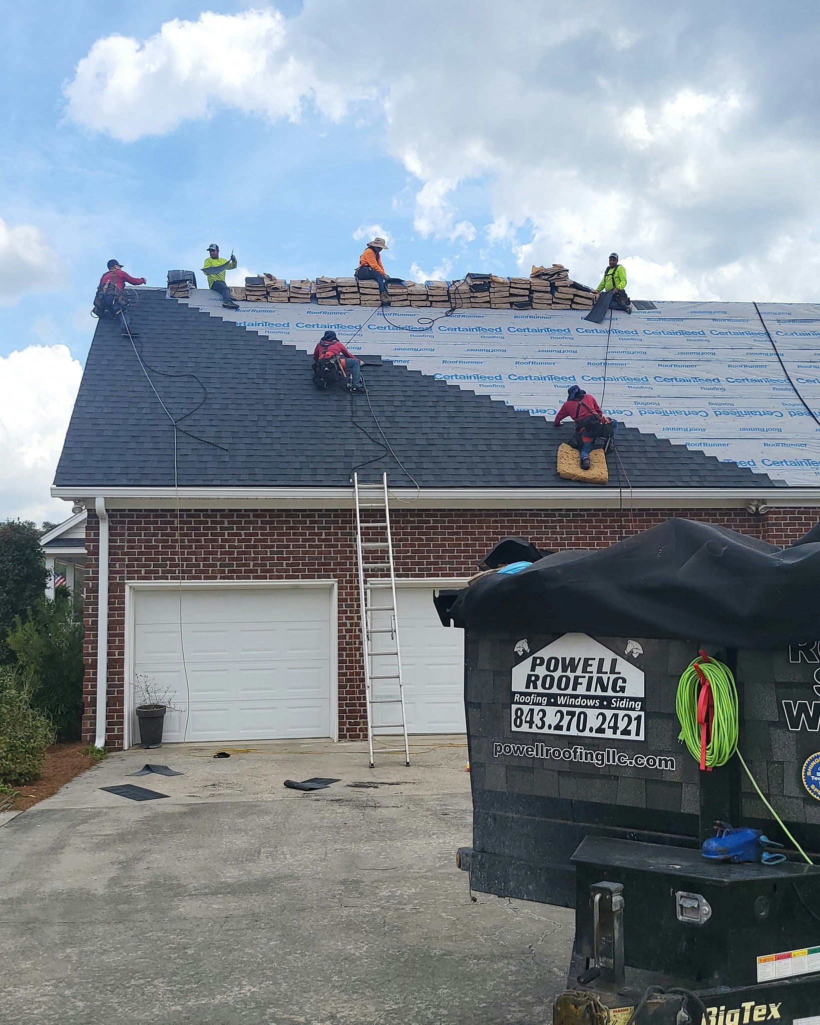 Выберите Top Roofing Service Company media 3