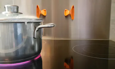 MEOMITT : The Magic Ergonomic Oven Mitt gallery image