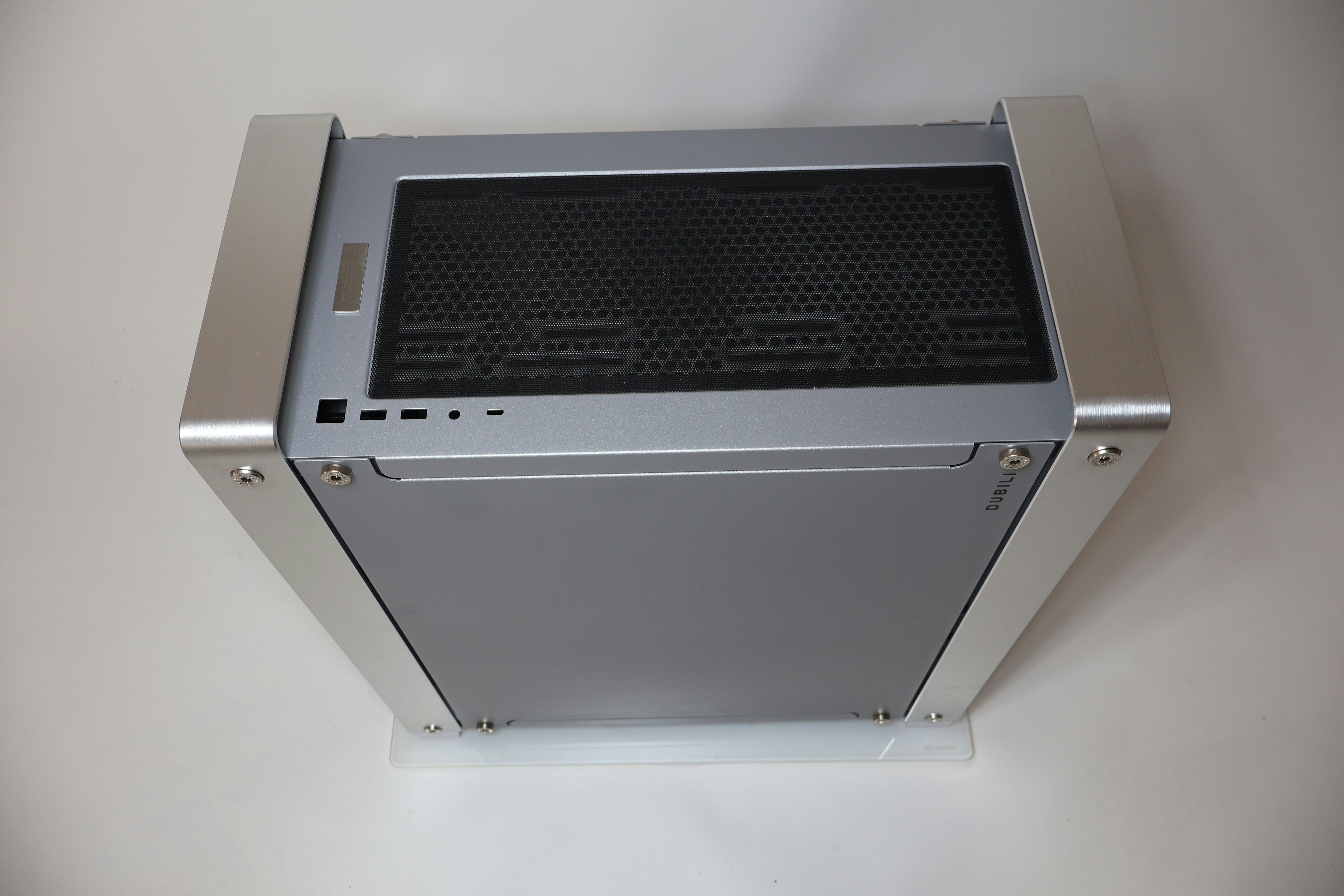 High-end desktop supercomputers for AI gallery image