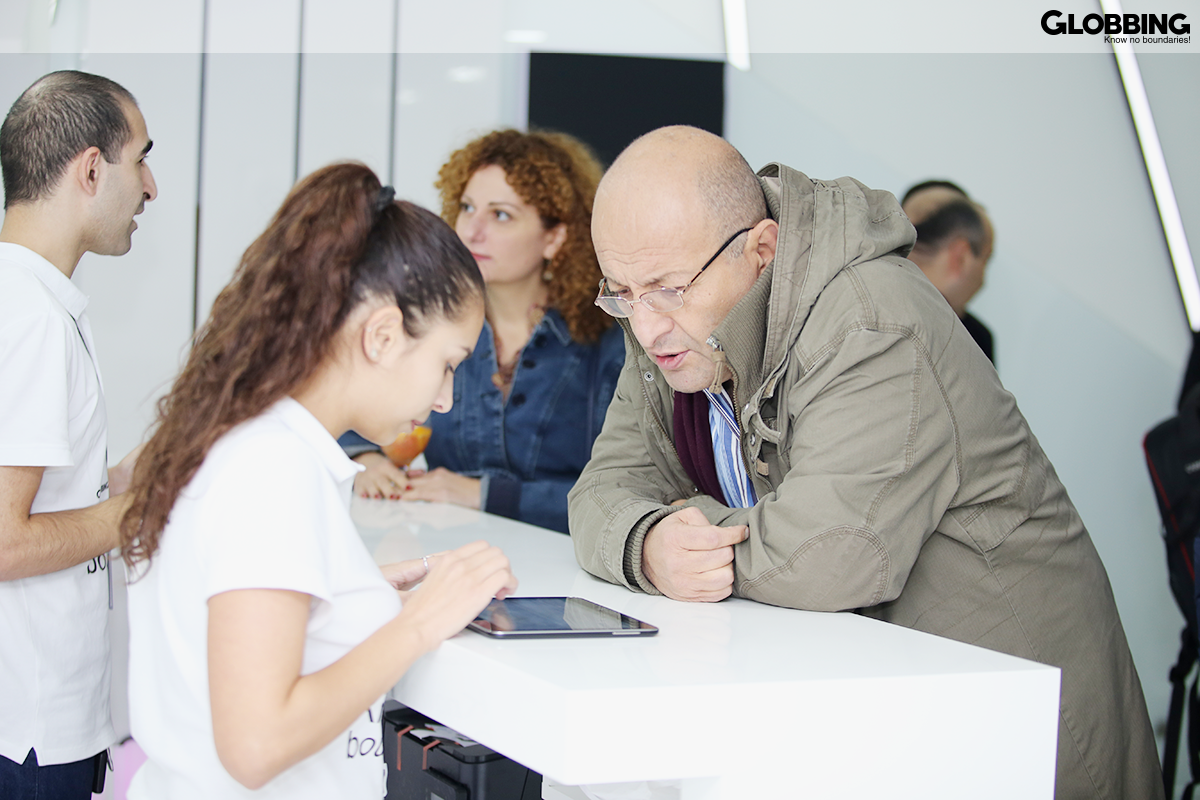 Globbing gallery image