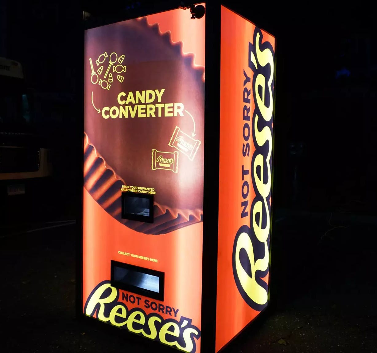 Reese's Halloween Candy Exchange Vending Machine media 1