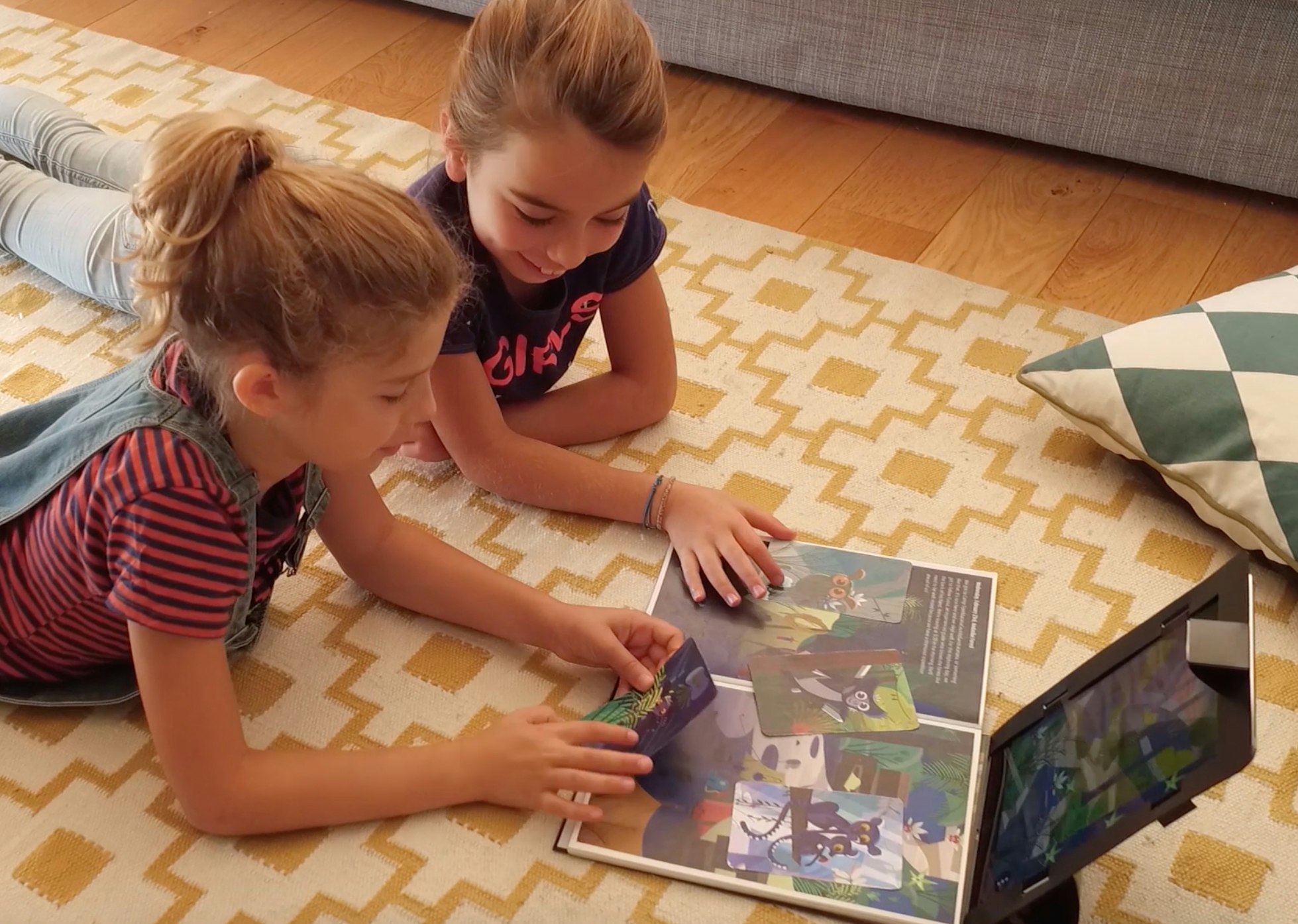 Esca'Pad in Madagascar, the augmented reality book gallery image