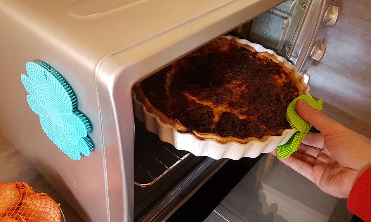 SCRUBBIO 8-in-1: The Eco Magnetic Brush gallery image