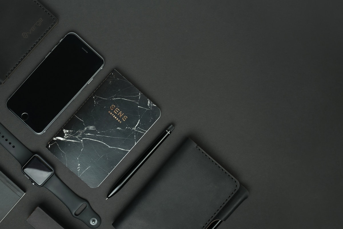 Pen + notebook + leather cover = your ideal pocket assistant gallery image