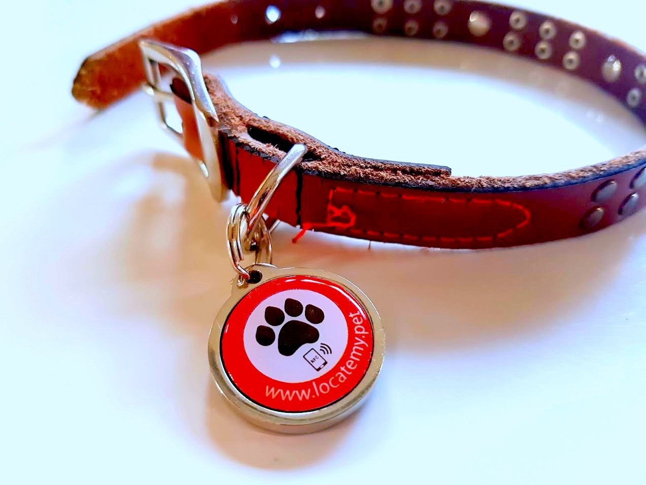 A simple pet locating device gallery image