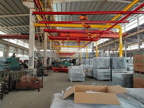 Low Headroom Chain Hoist - Screenshot 2 showing product features and functionality