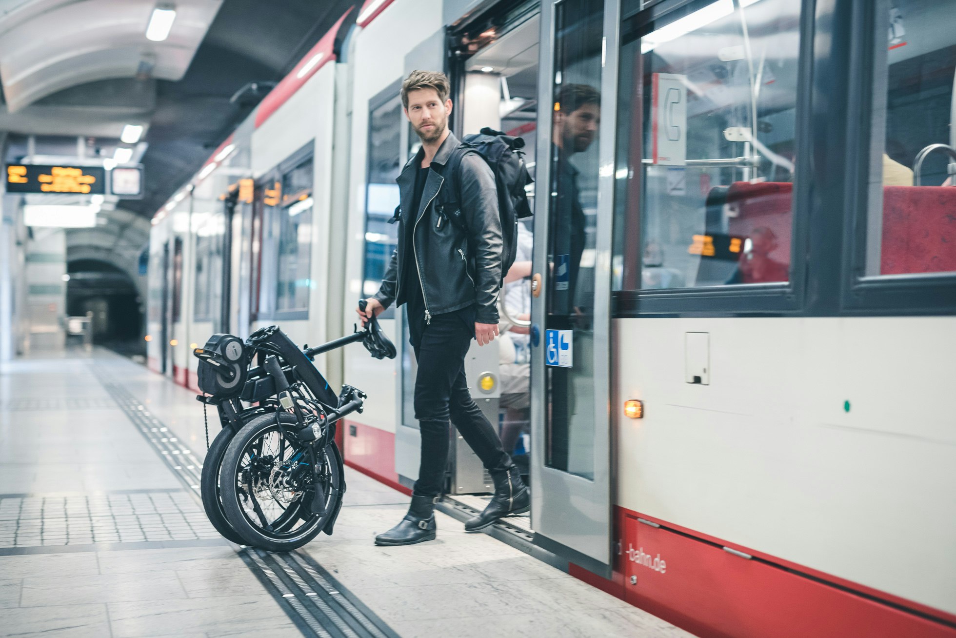 Tern Vektron Folding Electric Bike gallery image