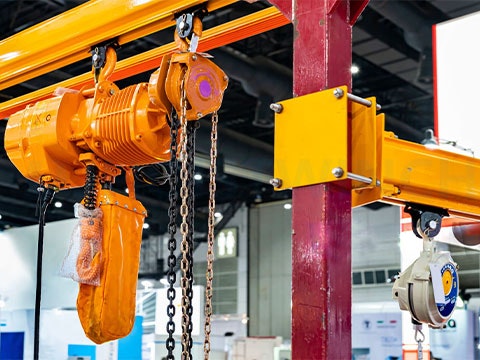 Fixed Type Electric Chain Hoist - Screenshot 2 showing product features and functionality