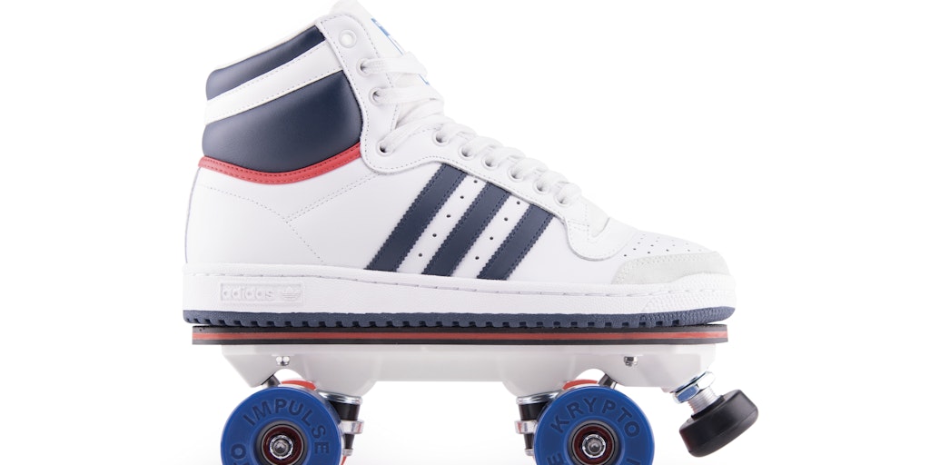 Flaneurz Turn your favorite shoes into rollerskates in one clip