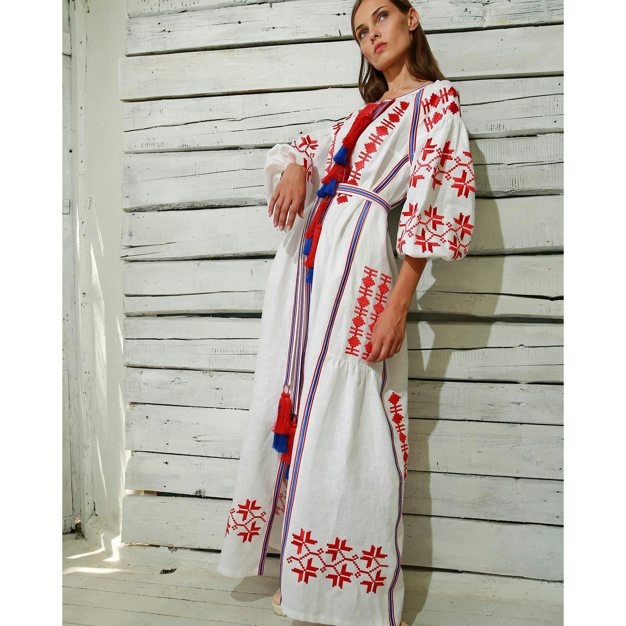 Vestido Histrov con hojas de bordado de bordado