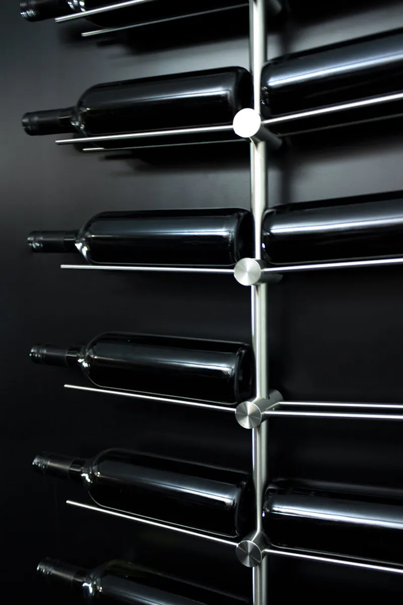 Maddox Mini Wall Display Bottle Rack screenshot 2