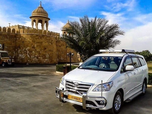Mejor servicio de taxi en Jodhpur media 1