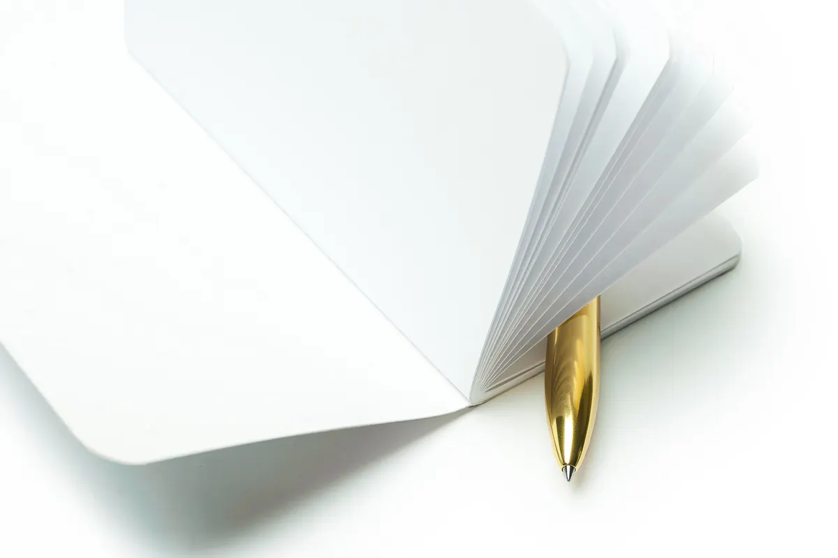 Pen + notebook + leather cover = your ideal pocket assistant
