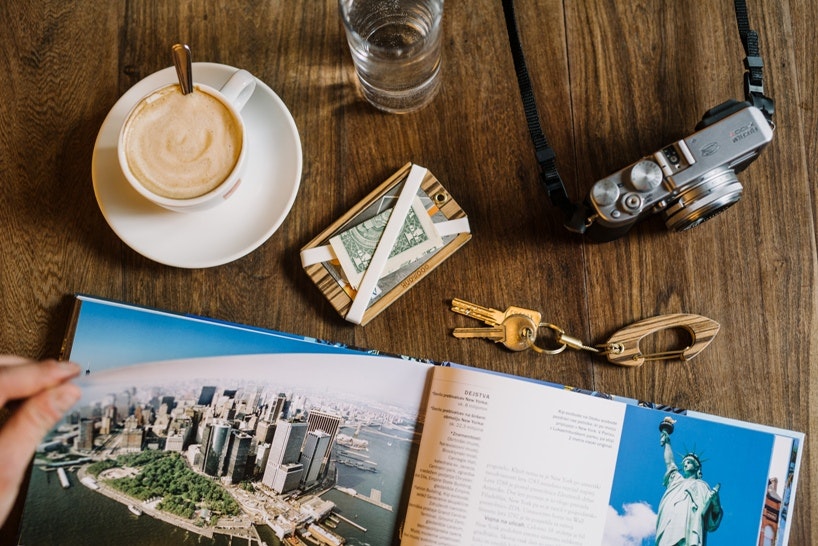 Hudwood - Wooden carabiner & wallet gallery image