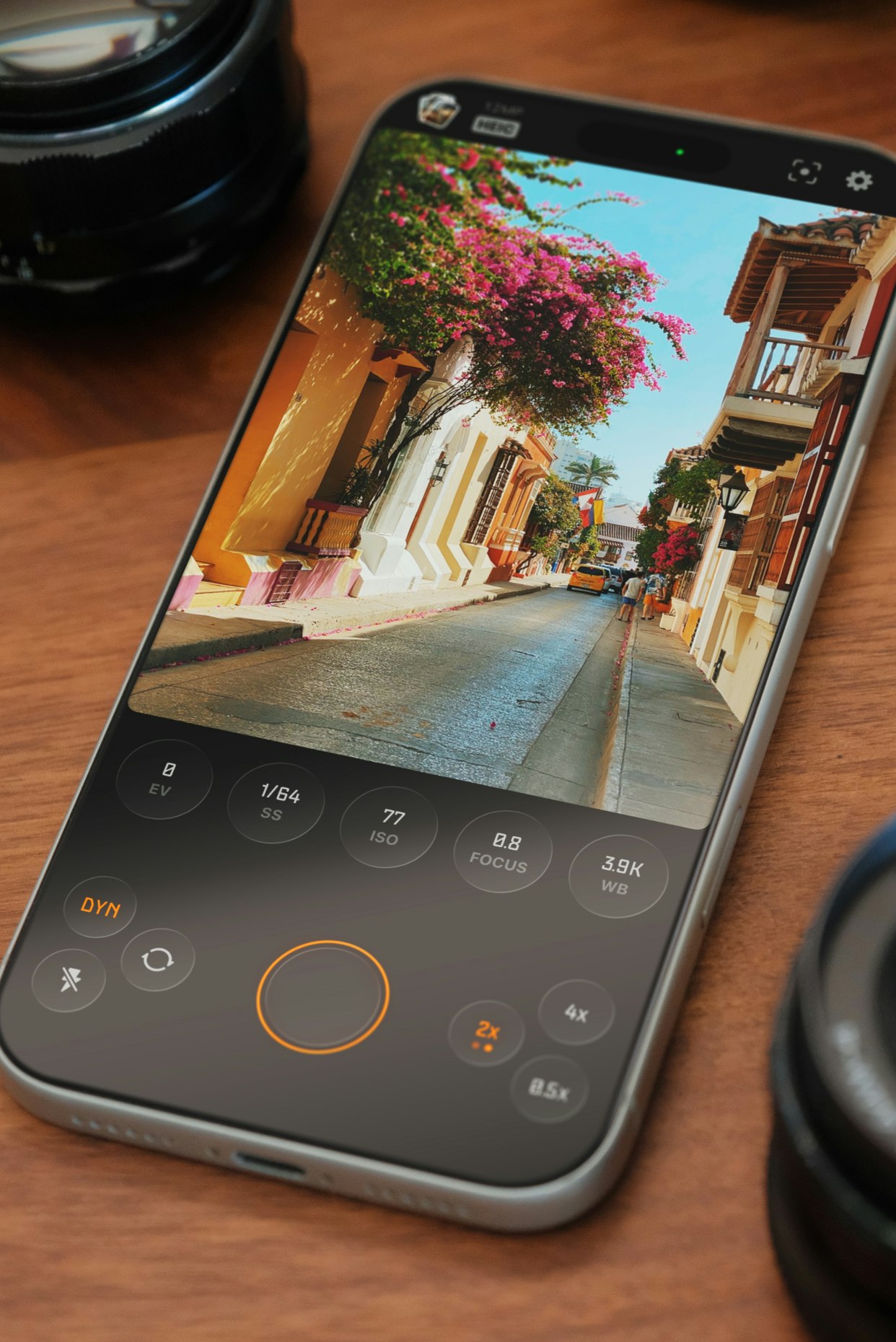 Lustra - Professional Camera App