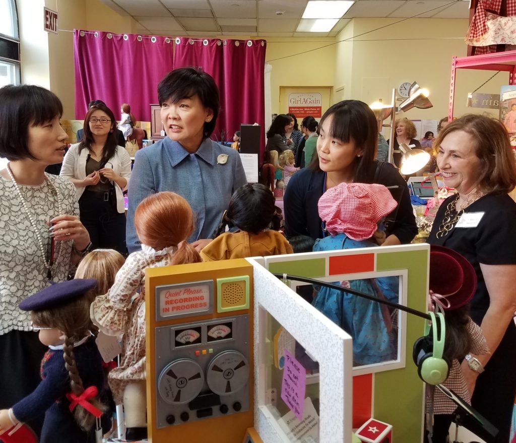 Yes She Can gallery image