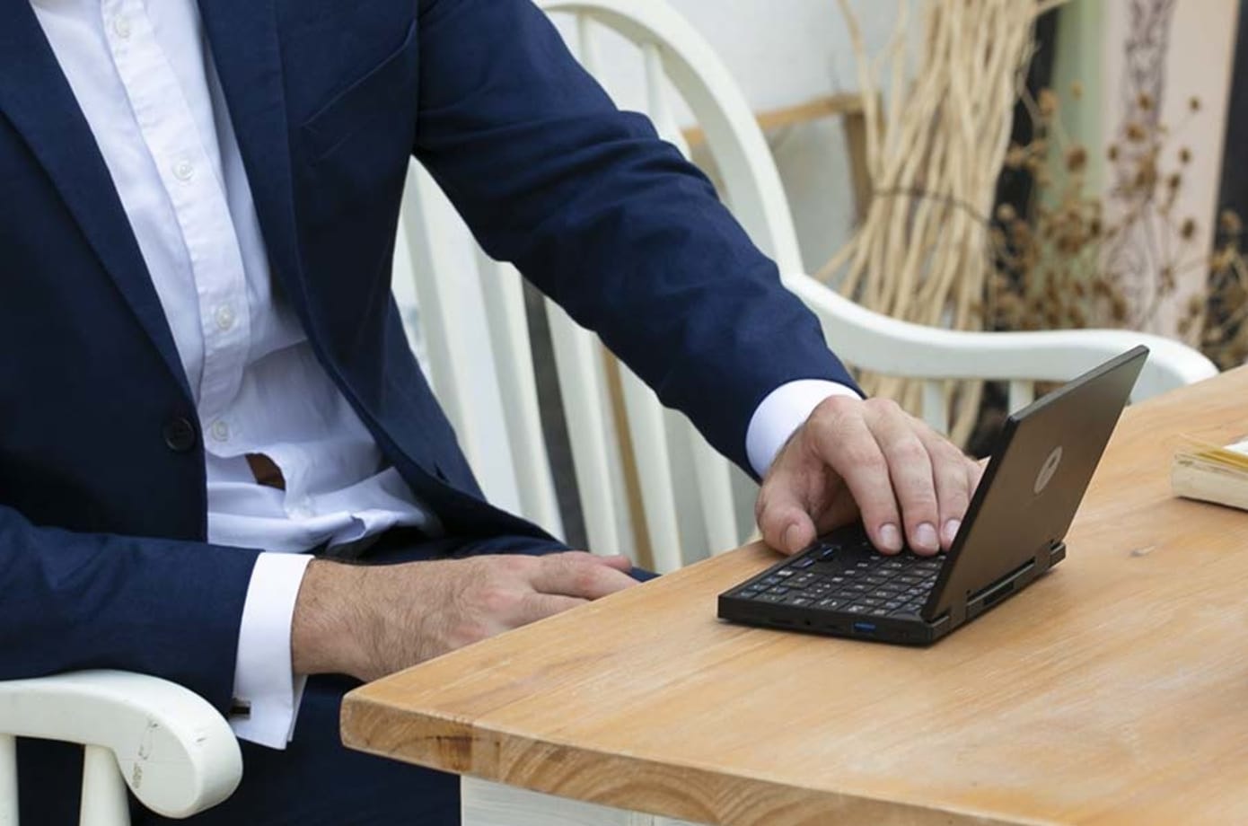 Peakago laptop gallery image