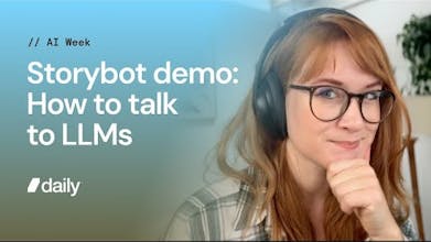 Dispositivo Storybot com o usuário ativando-o ao falar no microfone.